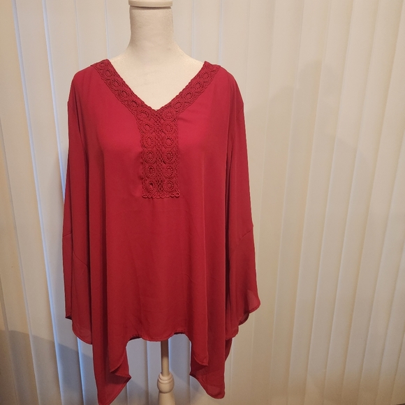 Pioneer Woman Crochet Neck Sharkbite Hem Tunic - Picture 1 of 8